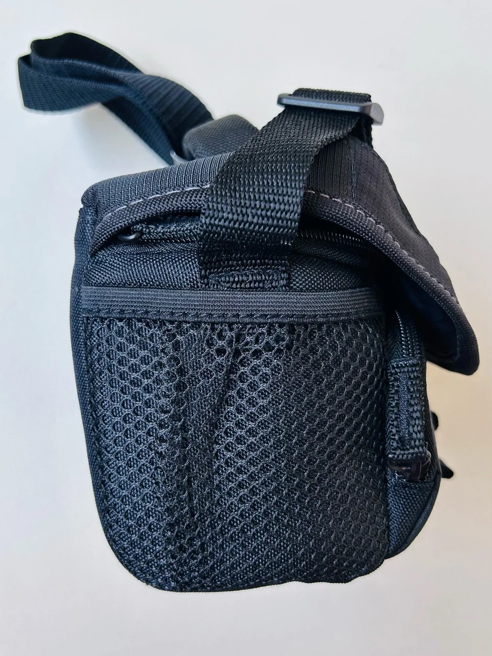 Sony LCS-U11 Camera Carrying Case Black NWOT Adjustable Divider Shoulder Bag